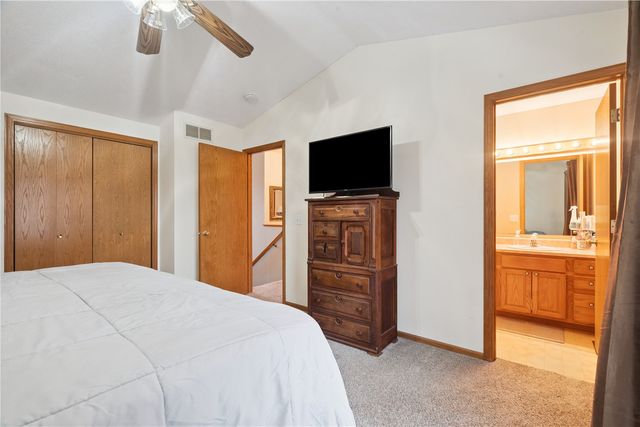 3000 Primrose St, Marion, IA 52302