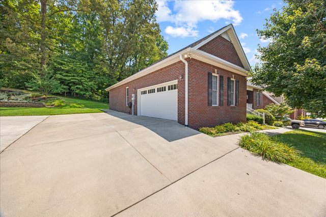 1323 Buckingham Pl, Cookeville, TN 38501