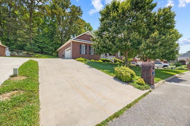 1323 Buckingham Pl, Cookeville, TN 38501