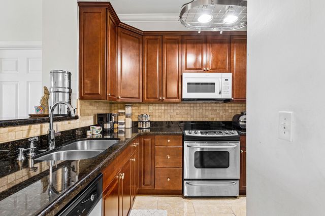 11770 St Andrews Place 304, Wellington, FL 33414