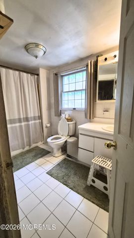 98 New Monmouth Road, Middletown, NJ 07748