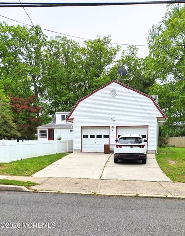98 New Monmouth Road, Middletown, NJ 07748
