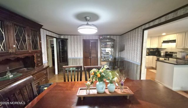 98 New Monmouth Road, Middletown, NJ 07748
