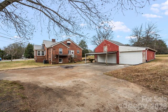 1001 W Clemmonsville Road, Winston Salem, NC 27127