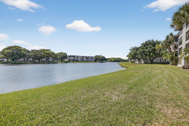 1528 Whitehall Drive 202, Davie, FL 33324
