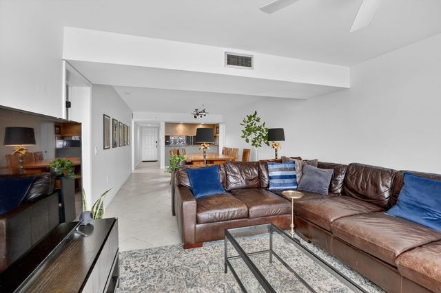 1528 Whitehall Drive 202, Davie, FL 33324