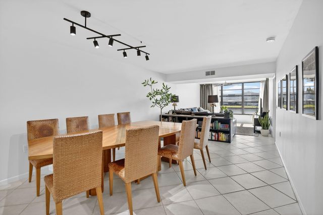 1528 Whitehall Drive 202, Davie, FL 33324