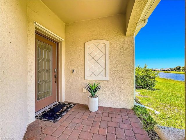 2558 Vine AVE, Naples, FL 34120