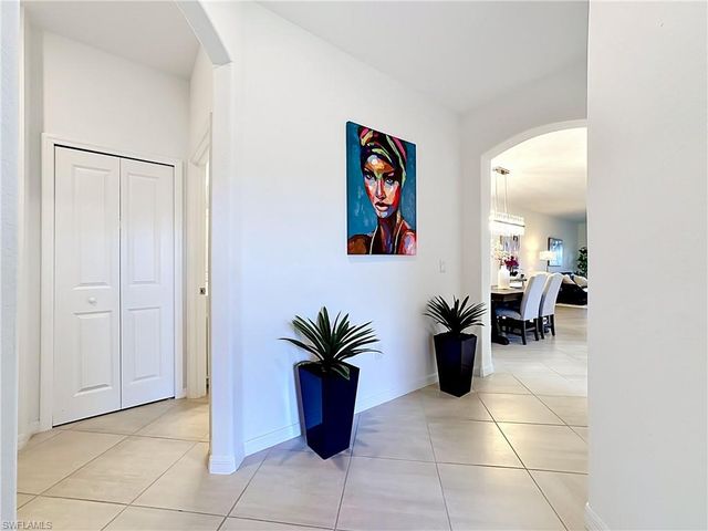 2558 Vine AVE, Naples, FL 34120