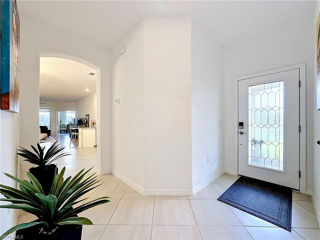 2558 Vine AVE, Naples, FL 34120