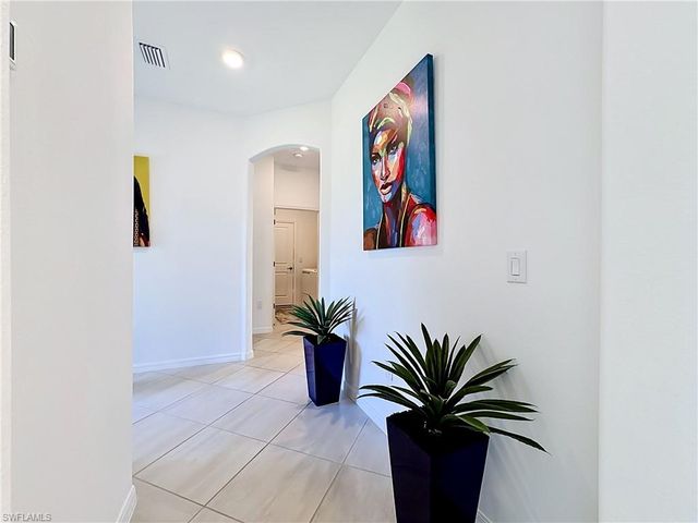 2558 Vine AVE, Naples, FL 34120