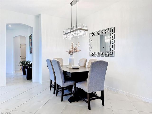 2558 Vine AVE, Naples, FL 34120