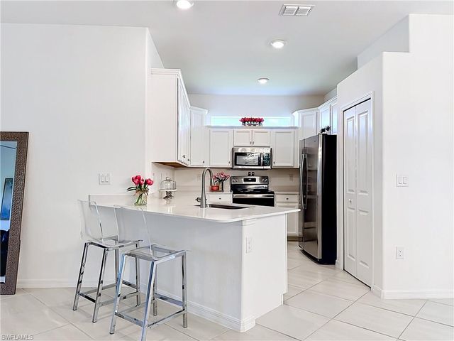 2558 Vine AVE, Naples, FL 34120