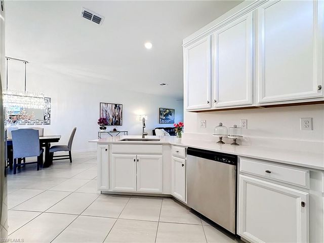 2558 Vine AVE, Naples, FL 34120