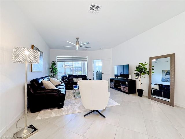 2558 Vine AVE, Naples, FL 34120