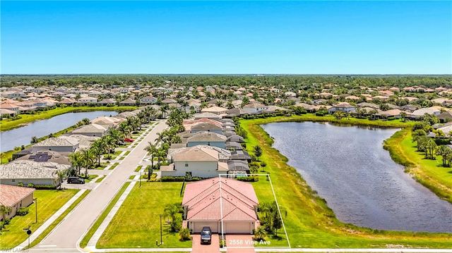 2558 Vine AVE, Naples, FL 34120