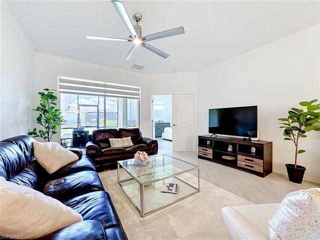 2558 Vine AVE, Naples, FL 34120