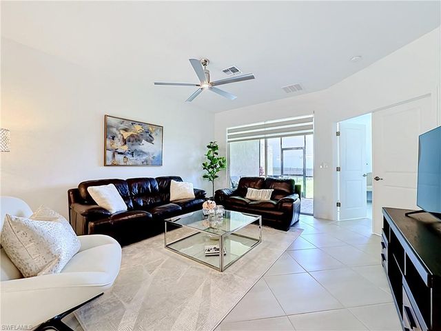 2558 Vine AVE, Naples, FL 34120