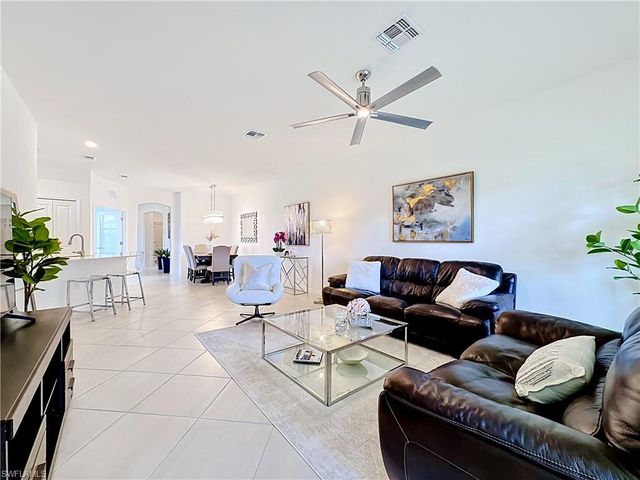 2558 Vine AVE, Naples, FL 34120