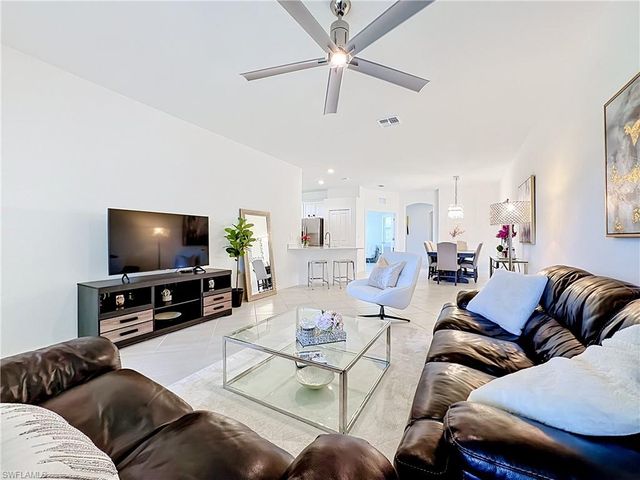 2558 Vine AVE, Naples, FL 34120