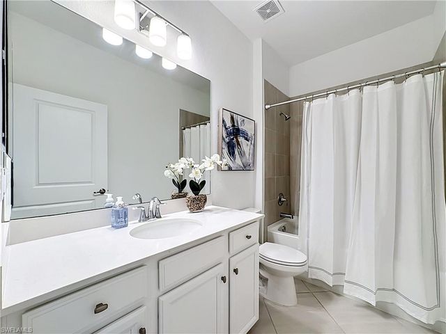 2558 Vine AVE, Naples, FL 34120
