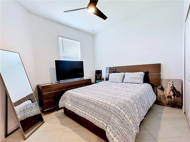 2558 Vine AVE, Naples, FL 34120