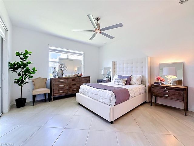 2558 Vine AVE, Naples, FL 34120