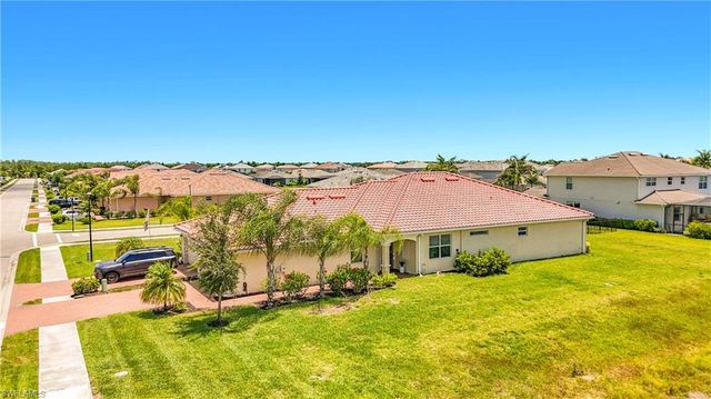 2558 Vine AVE, Naples, FL 34120