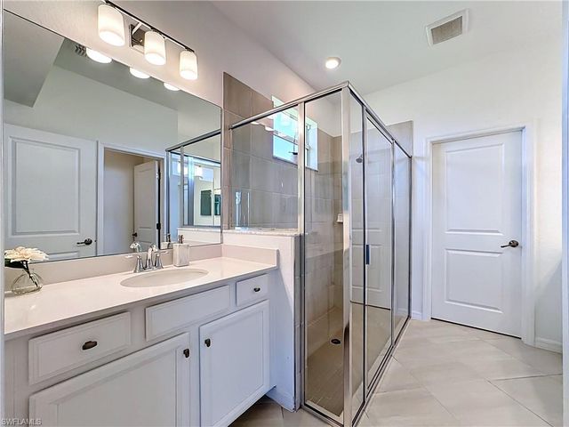 2558 Vine AVE, Naples, FL 34120
