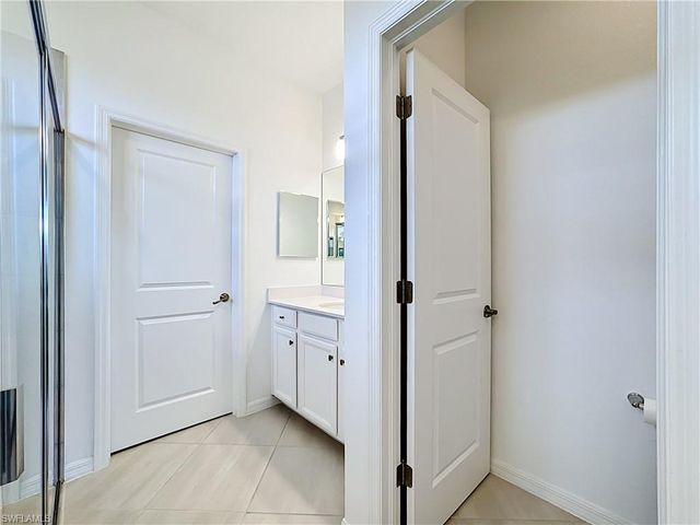 2558 Vine AVE, Naples, FL 34120