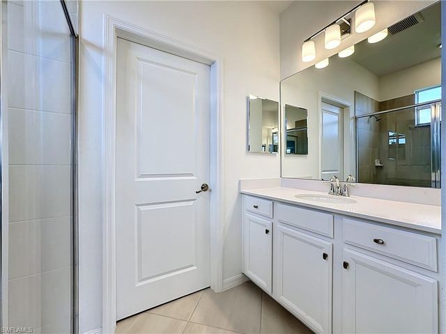 2558 Vine AVE, Naples, FL 34120