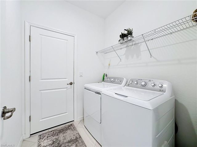 2558 Vine AVE, Naples, FL 34120