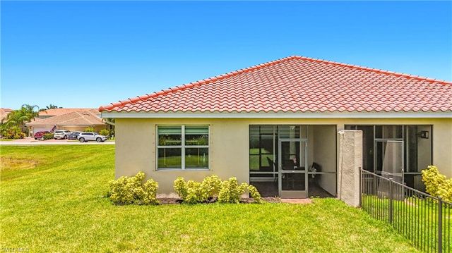 2558 Vine AVE, Naples, FL 34120