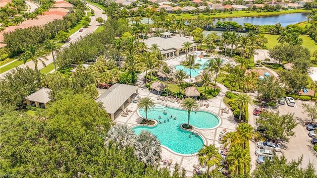 2558 Vine AVE, Naples, FL 34120