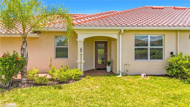 2558 Vine AVE, Naples, FL 34120