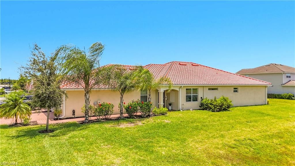 2558 Vine AVE, Naples, FL 34120