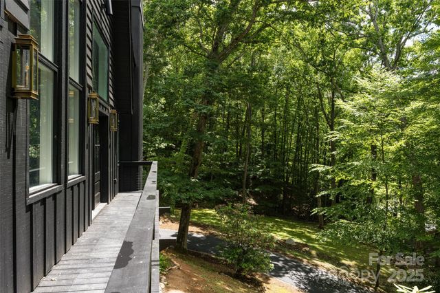 50 Turkey Trot Lane, Burnsville, NC 28714