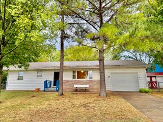 400 S Western Street, Marionville, MO 65705