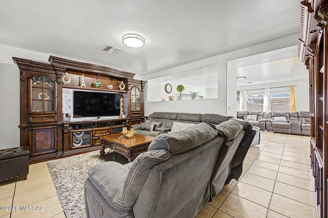 1034 W Sea Star Drive, Tucson, AZ 85704