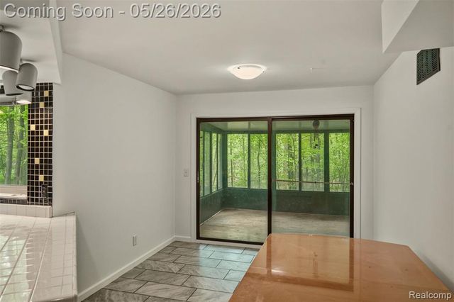 25201 Briarwyke Drive, Farmington, MI 48336