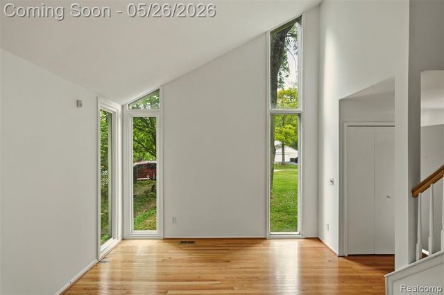 25201 Briarwyke Drive, Farmington, MI 48336