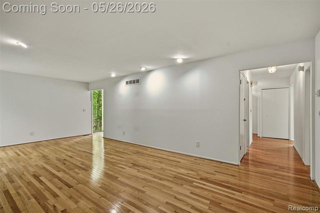 25201 Briarwyke Drive, Farmington, MI 48336
