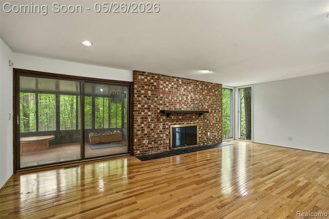 25201 Briarwyke Drive, Farmington, MI 48336