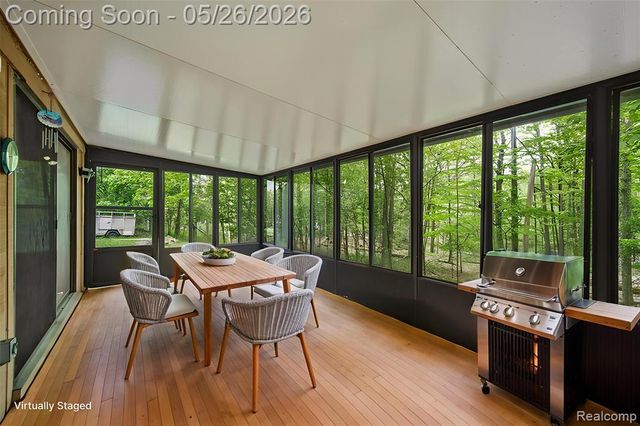 25201 Briarwyke Drive, Farmington, MI 48336