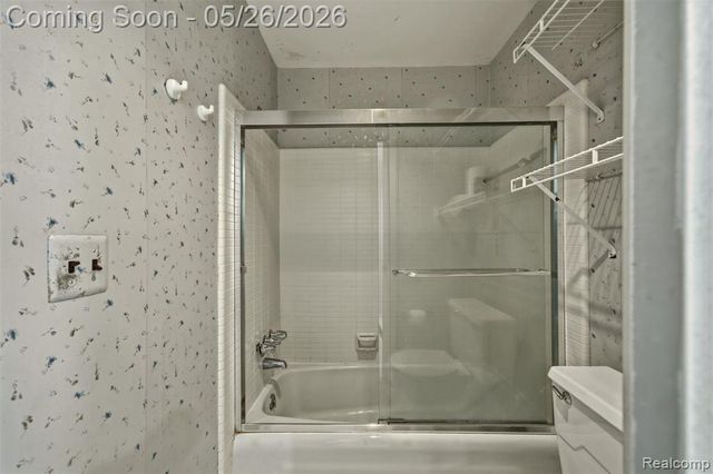25201 Briarwyke Drive, Farmington, MI 48336