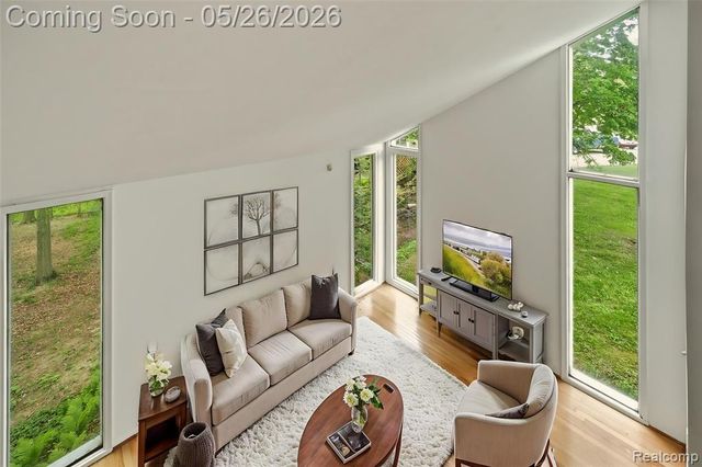 25201 Briarwyke Drive, Farmington, MI 48336