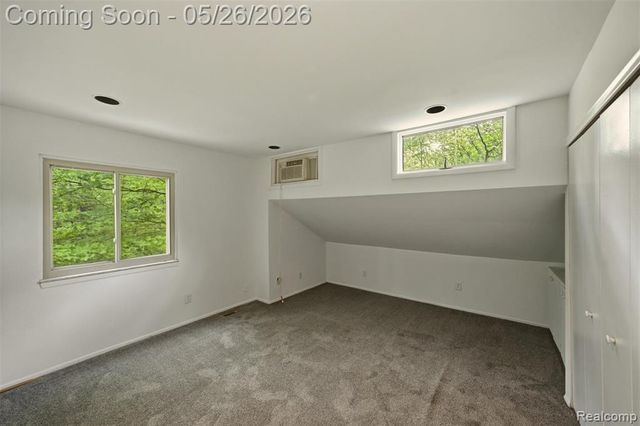 25201 Briarwyke Drive, Farmington, MI 48336