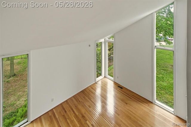 25201 Briarwyke Drive, Farmington, MI 48336