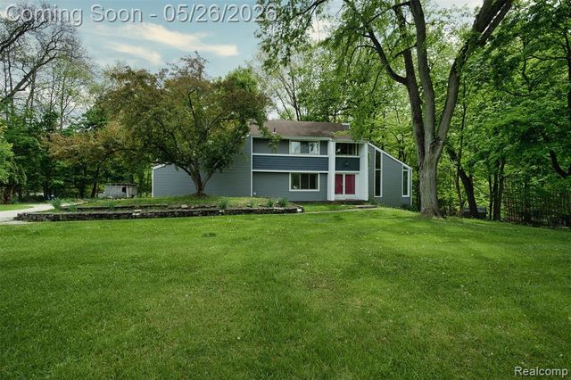 25201 Briarwyke Drive, Farmington, MI 48336