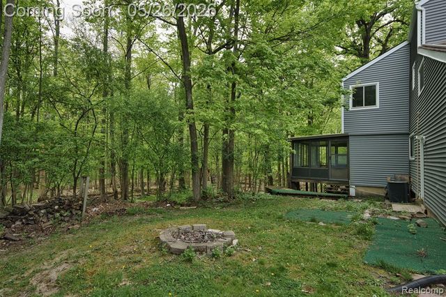 25201 Briarwyke Drive, Farmington, MI 48336